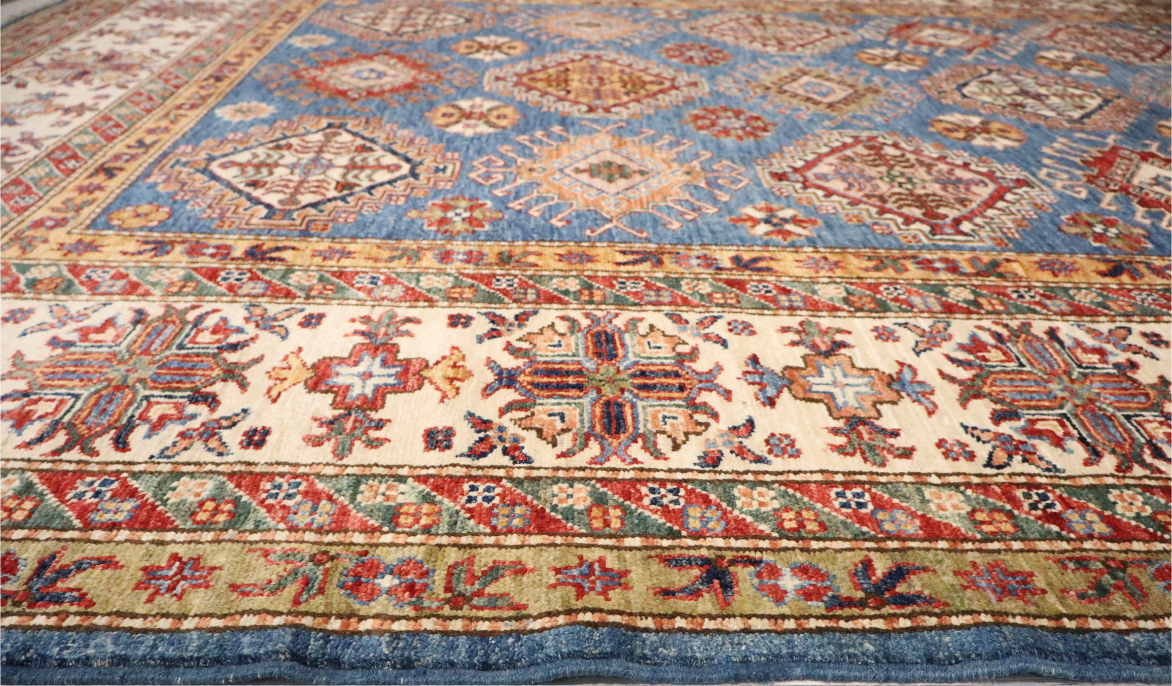 kazak tapijt maat: 302x194