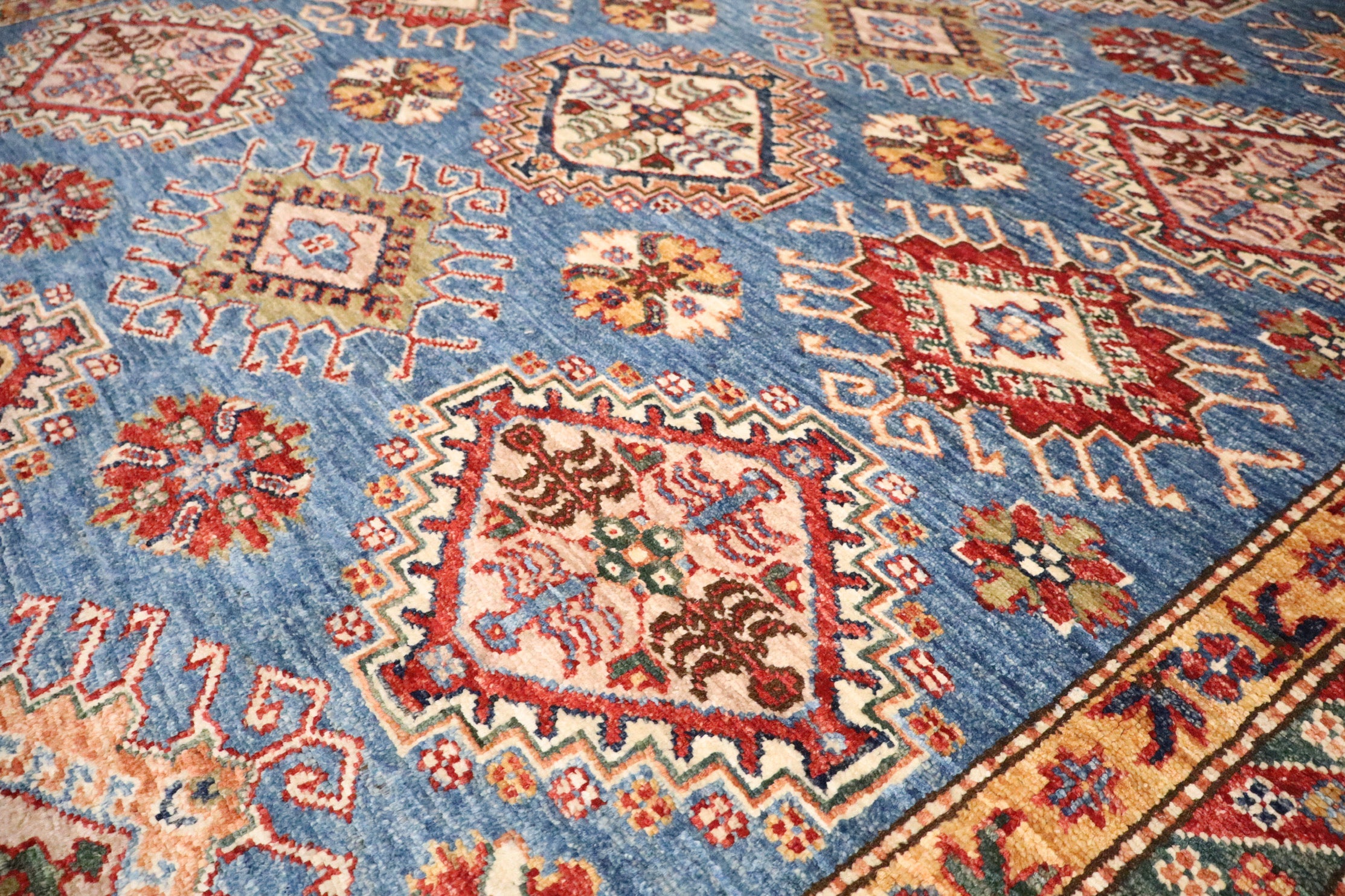 kazak tapijt maat: 302x194