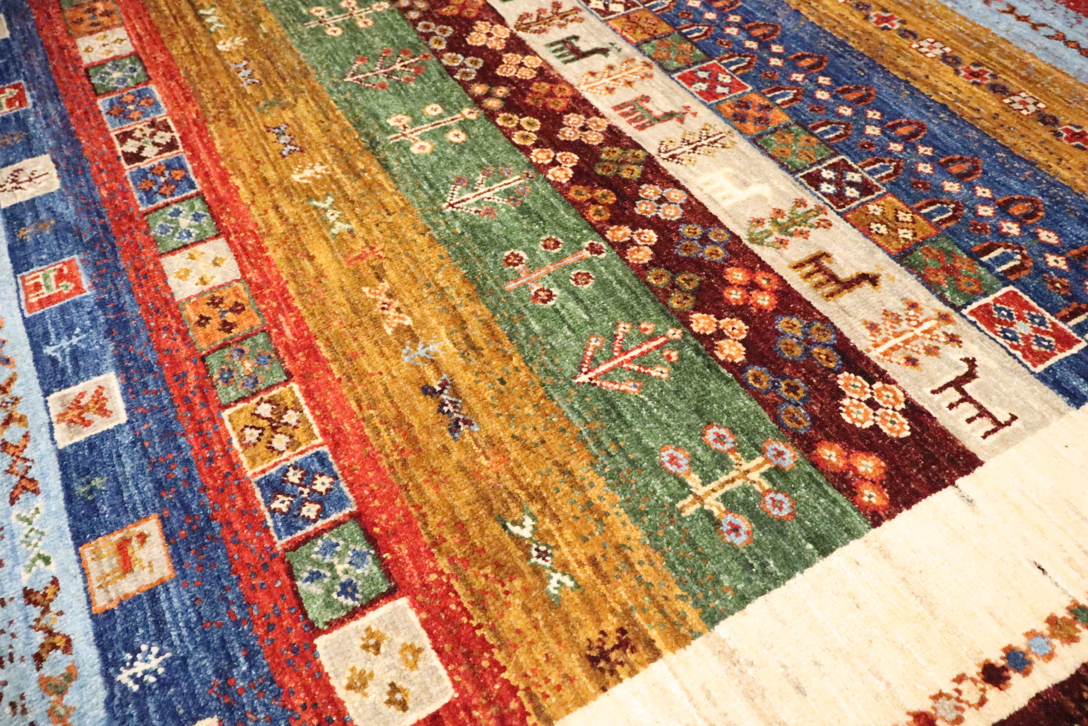 Gabbeh tapijt maat:294x196