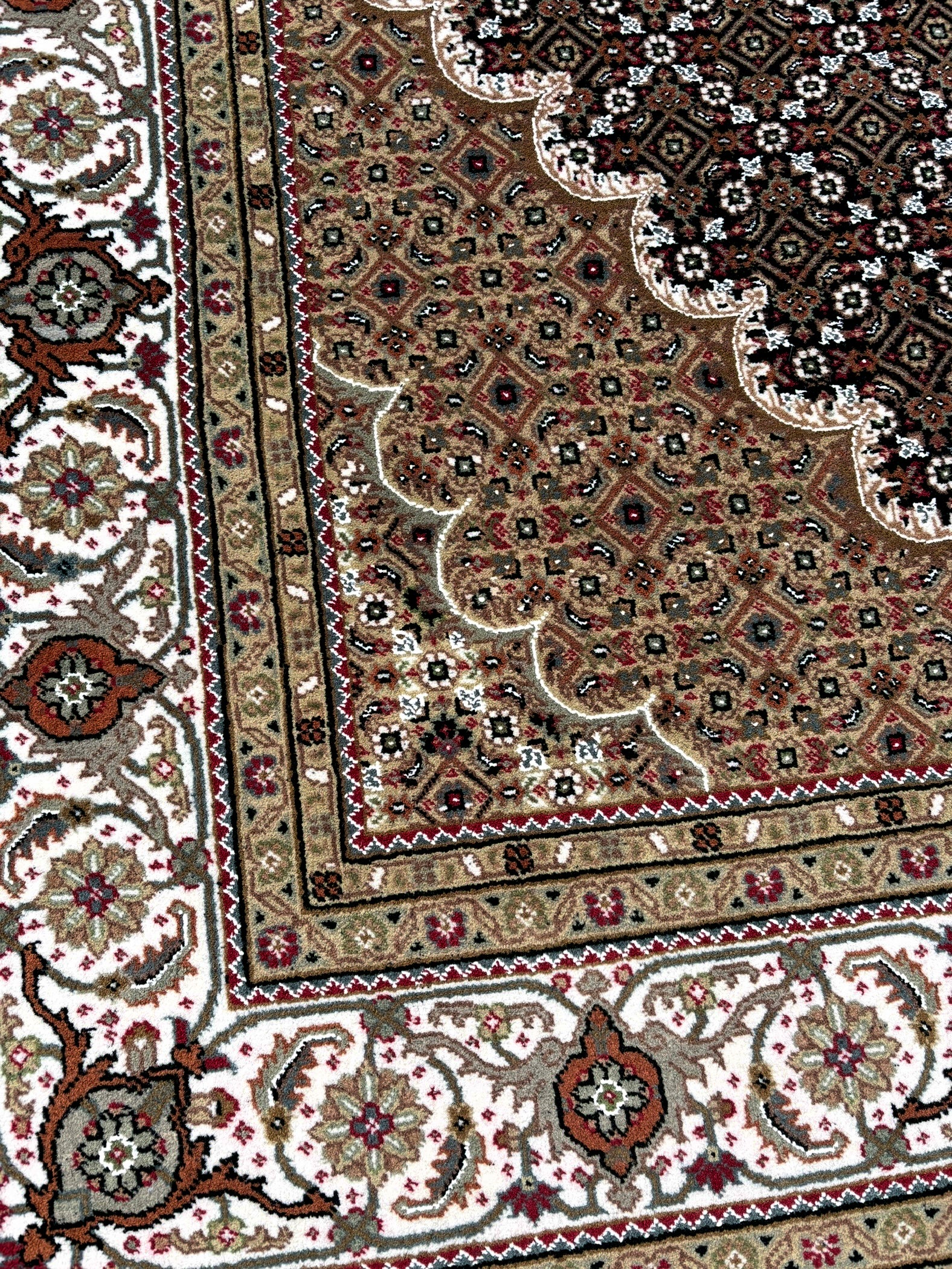 Tabriz tapijt maat: 243x176