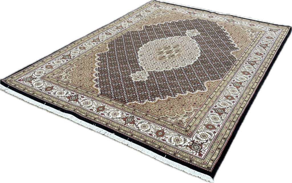 Tabriz tapijt maat: 243x176