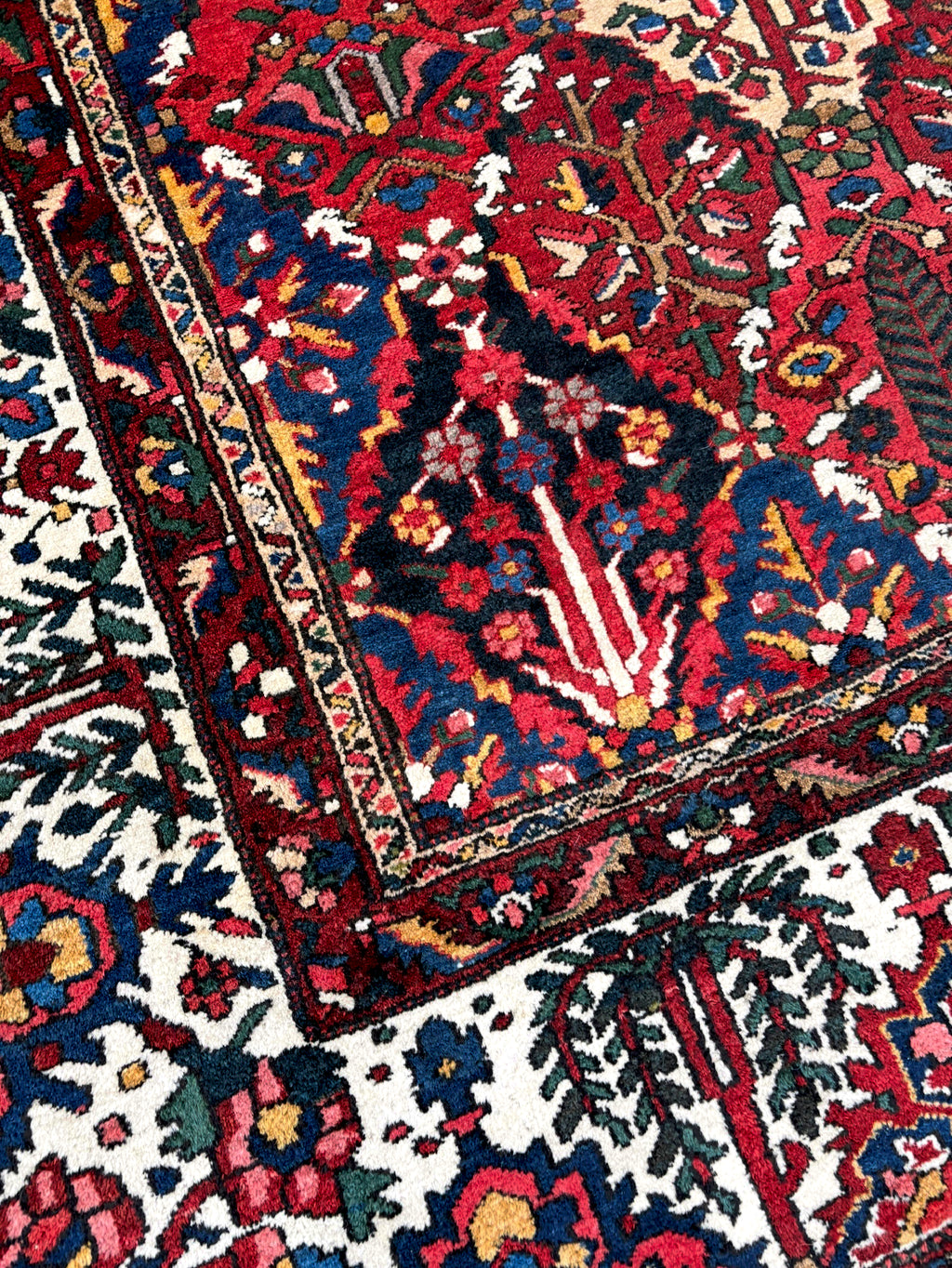 Klassiek Perzisch vloerkleed Bachtiar tapijt maat: 395x315