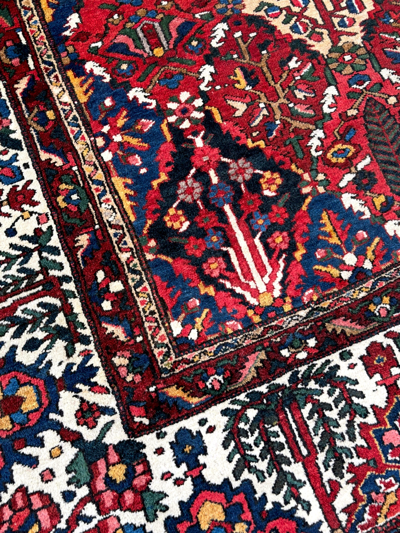 Klassiek Perzisch vloerkleed Bachtiar tapijt maat: 395x315