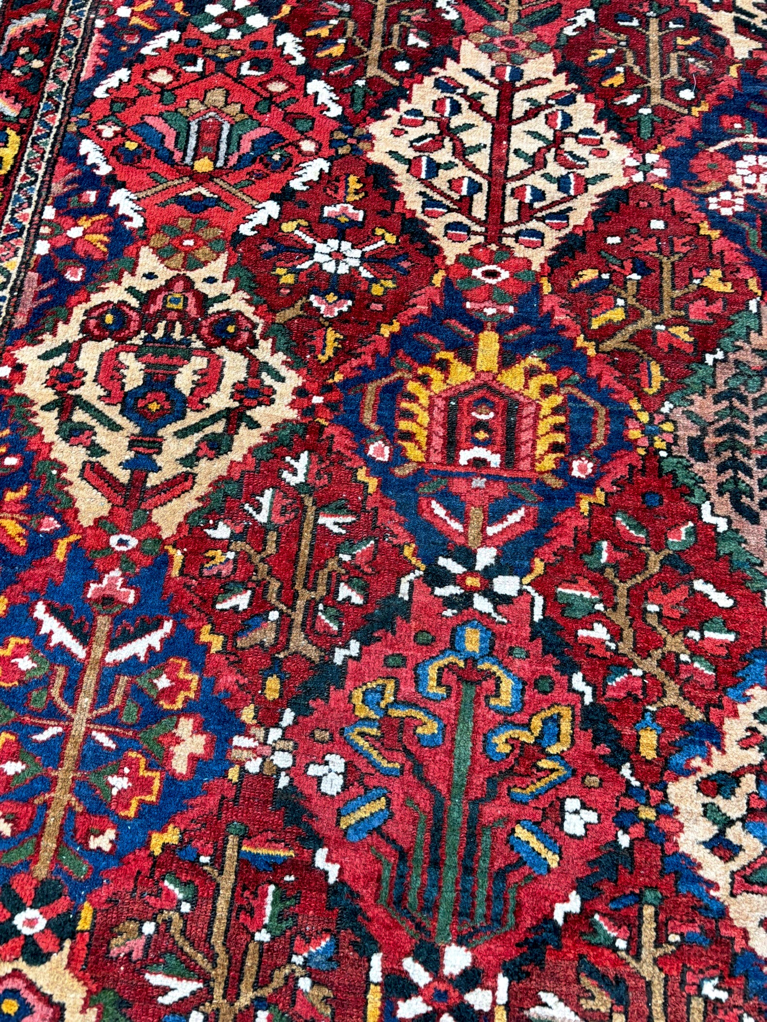 Klassiek Perzisch vloerkleed Bachtiar tapijt maat: 395x315